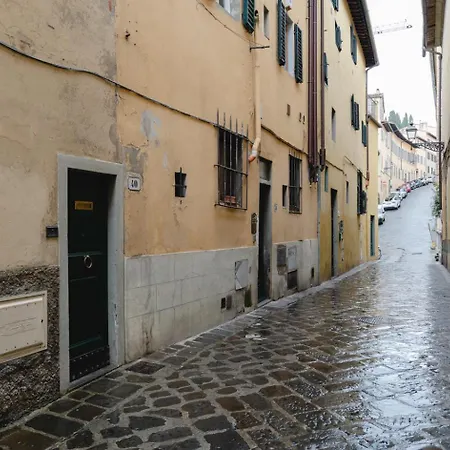 Da Carlo A Pontevecchio 아파트