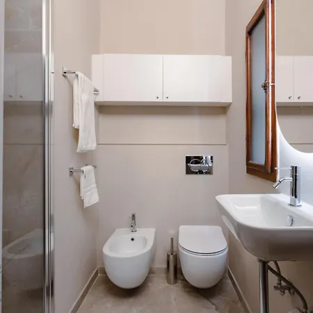 Da Carlo A Pontevecchio 아파트 *